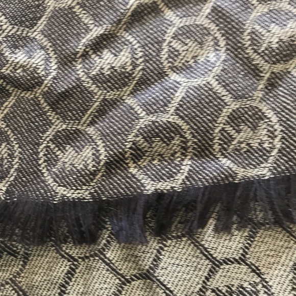 Michael Kors spring/fall scarf - Picture 3 of 4